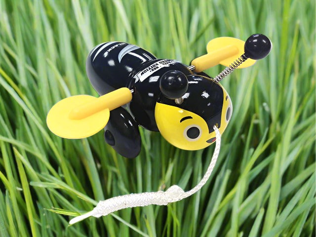 New Zealand's favourite toy since 1940's. Toddlers will have hours of fun pulling their iconic Buzzy Bee around as he clicks along. NOW available in his All Blacks Jersey!  Genuine licensed Buzzy Bee toy in conjunction with All Blacks Official Licensed Products. The wings turn and it makes a clicking noise as it is pulled along. Non-Toxic. Tested to New Zealand/ Australian and EU toy standards Recommended for ages 12 months plus. WARNING: Small parts & long cord