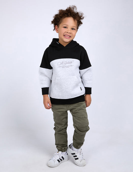 St Goliath's Ollie Hoodie has arrived in for Winter. Made from a brushed cotton/poly blend in black and snow panels. The front features St G's branding in contrasting lettering and a pouch pocket. Completing the look are ribbed knit wrist and bottom bands. Sizes 3-7yrs.