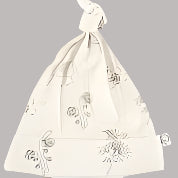 A cute beanie pack of two in cream cotton. Features a turn up and a top knot so this beanie is easy to adjust to fit as a baggy style or a snug fit. One beanie is plain with New Zealand embroided on left edge and the other has sketch style native NZ flora and a Kiwi over it. NB to mths.