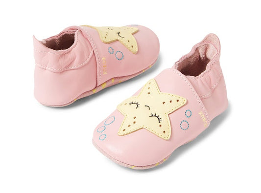 Buddy up with the gentle STARFISH from Bobux's Soft Sole Collection. An elastic collar ensures these leather baby shoes provide an easy and secure fit, while the premium material offers high-level breathability. Once on, this delightful character will engage your little one thanks to its front-facing design and delivers all-day comfort for soft, little feet.
SIZES
NB (0-3mths), S (3-9mths), M (9-15mths)